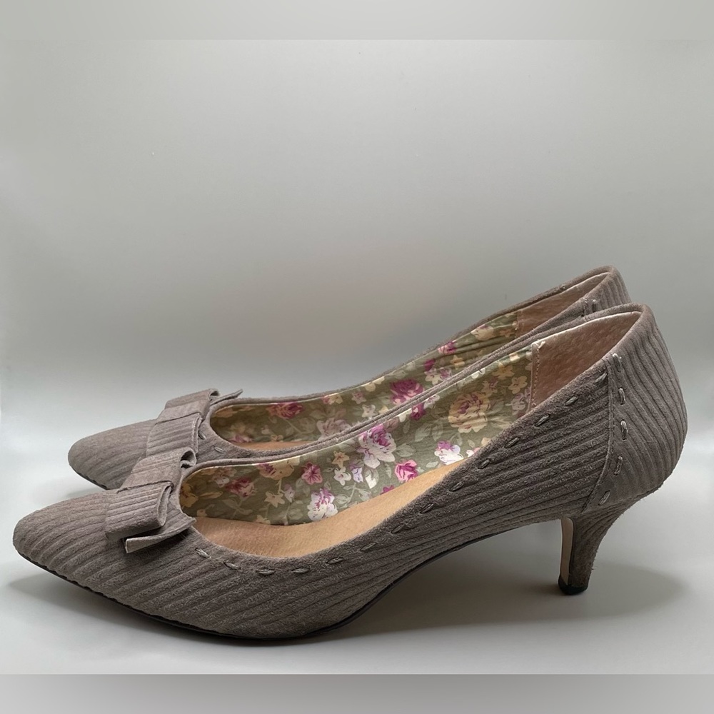 Seychelles Size 8 Kitten heels